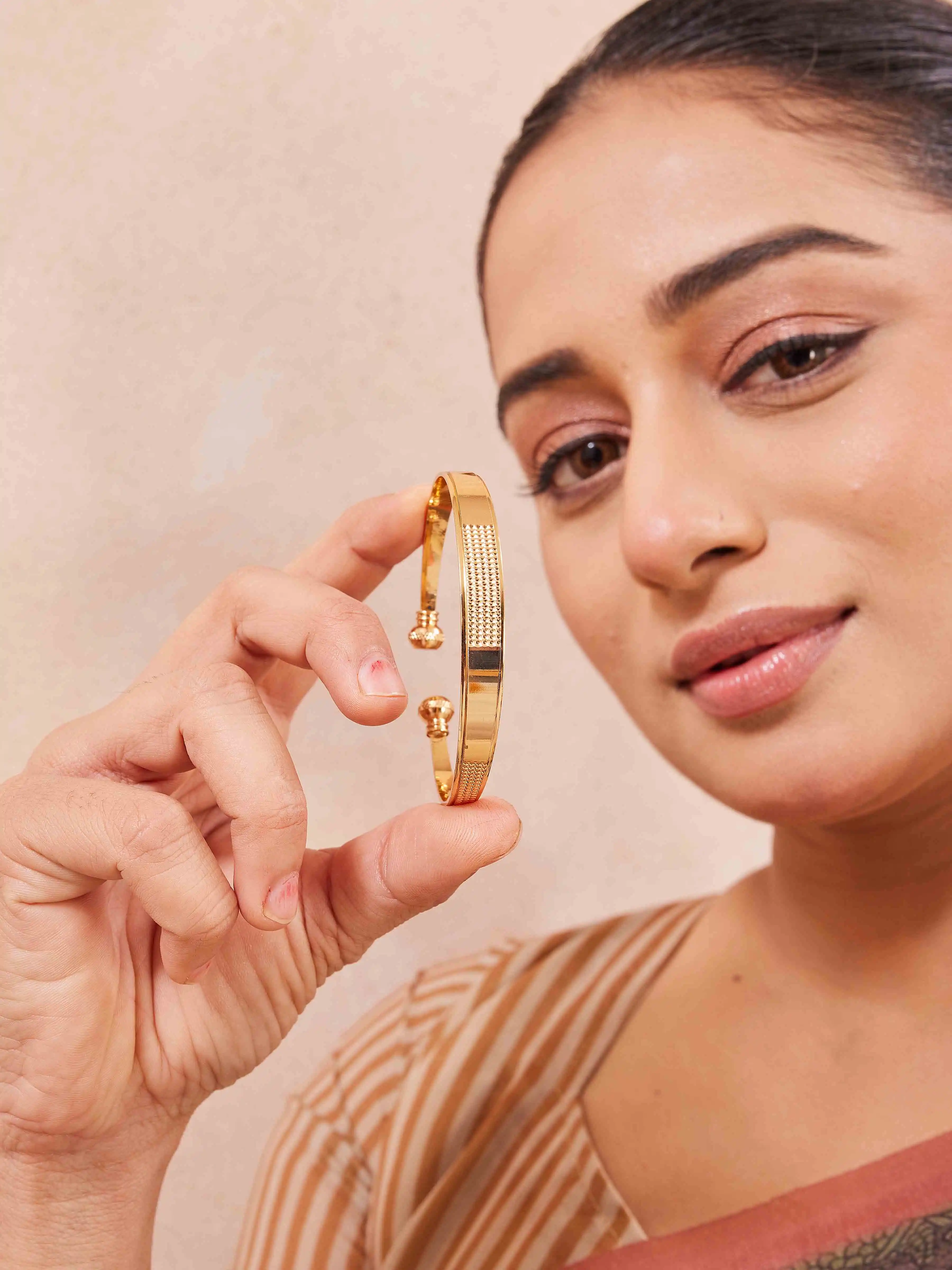 Twilight Gold Bracelet.png